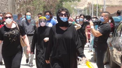 صور مؤثرة من مراسم دفن رجاء الجداوي