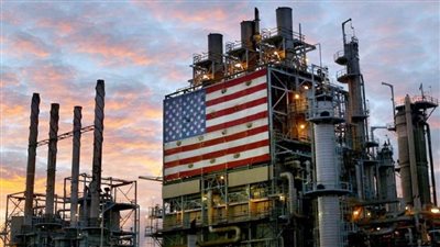 تباين أسعار النفط في ظل طفرة إصابات كورونا بأمريكا