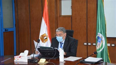 محافظ المنيا يتابع مع رئيس الوزراء الموقف العام خلال اجتماع مجلس المحافظين