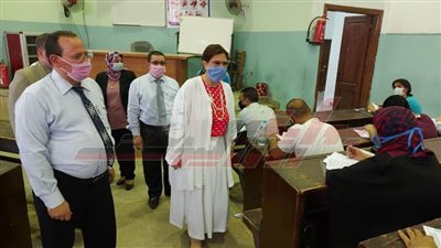 نائب رئيس جامعة بنها تتفقد الامتحانات
