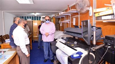 بسببب الكمامة.. محافظ أسيوط يعاقب عددًا من موظفي الديوان