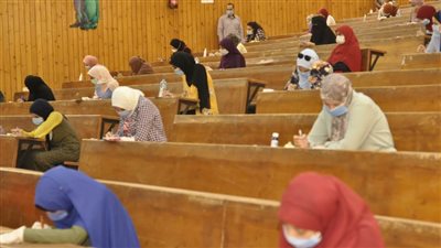 رئيس جامعة المنيا يواصل جولاته التفقدية بامتحانات الفرق النهائية  