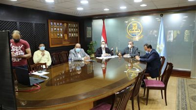 بالفيديو كونفرانس.. محافظ كفرالشيخ يجتمع برؤساء المدن 