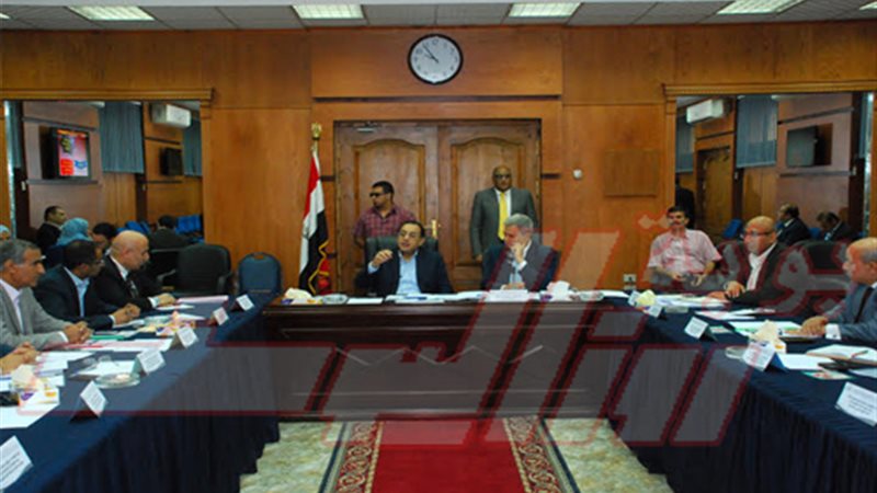 وزير الإسكان يتابع