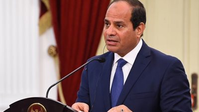 السيسي يصطحب طفلا كفيفا لتكريمه والطفل يتبرع بـ5 آلاف جنيه لـ