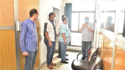 محافظ أسيوط يؤكد ضرورة دخول العاملين للديوان العام عبر ممرات التعقيم