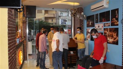 تحرير محاضر بيئة في حملة لمتابعة التزام الكافتيريات بالقرارات الاحترازية