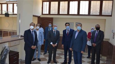 تمهيدا لافتتاحه.. محافظ المنيا يتفقد مكتب الخدمات القنصلية