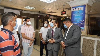 نائب محافظ سوهاج يتفقد المراكز التكنولوجية لخدمة المواطنين بحي شرق وأخيمم 