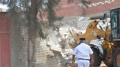 إزالة 20 تعدٍّ على الأراضي الزراعية وأملاك الدولة في ببني سويف