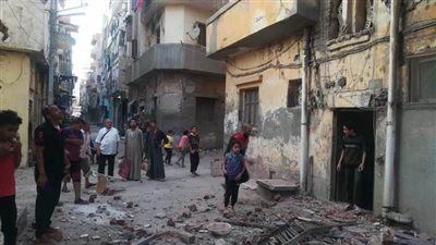 انهيار شرفة عقار بالمنصورة.. (صور)