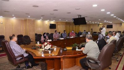 محافظ أسيوط يعقد اجتماعا لمناقشة آخر مستجدات ملف تقنين أراضي الدولة