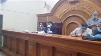 تأجيل إعادة محاكمة 12 متهمًا في 