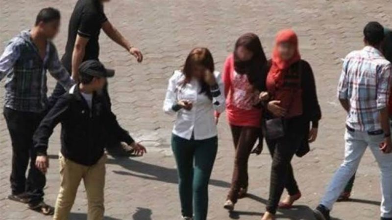 صورة من أشكال التحرش