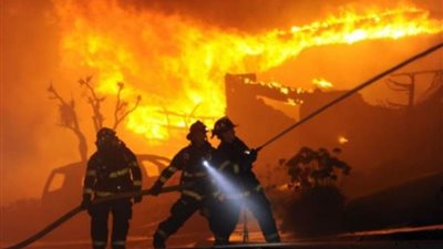 اندلاع حريق في منشأة للمواد البتروكيماوية جنوب غرب إيران