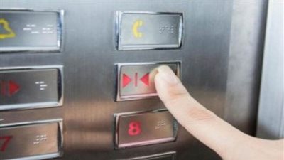 الضغط على زر مصعد ينقل فيروس كورونا لـ 71 شخصا‎‎