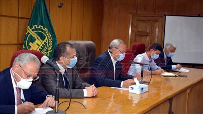 محافظ القليوبية يبحث آليات إنهاء طلبات التصالح فى مخالفات البناء