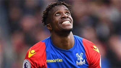 رسائل عنصرية لنجم بالدوري الإنجليزي.. والمتهم 