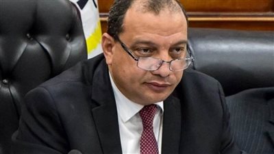 رئيس جامعة بني سويف يترأس اجتماع وحدة  السيارات