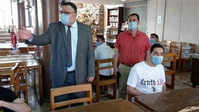 نائب رئيس جامعة الإسكندرية يتفقد سير امتحانات الفصل الدراسي الثاني