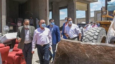 محافظ الإسكندرية يقود حملة لإزالة ثلاثة عقارات مخالفة