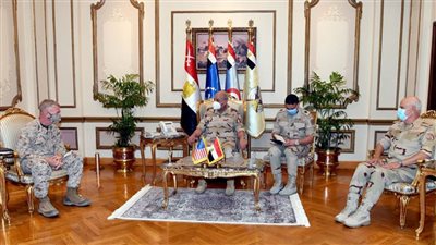 عاجل.. وزير الدفاع يلتقي قائد القيادة المركزية الأمريكية
