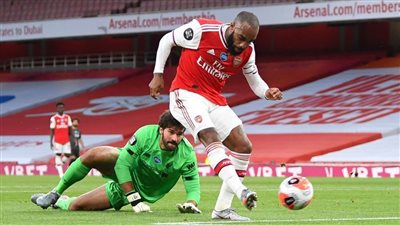 أرسنال يقلب الطاولة ويتقدم على ليفربول 1/2 في الشوط الأول