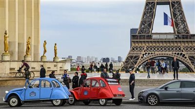 وزيرة فرنسية تتعرض لموقف محرج وتركض خلف سيارتها.. فيديو