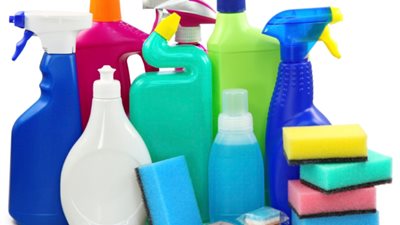تدمر رئتيك... تحذير من مواد تنظيف المنزل