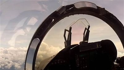 شاهد ..معركة جوية بين طائرة ماليزية