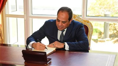 الرئيس السيسي يصدق على قانون تنظيم البعثات والمنح والإجازات الدراسية