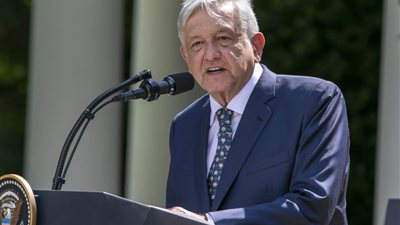 الرئيس المكسيكي يتنازل عن جزء من راتبه لدعم جهود محاربة كورونا