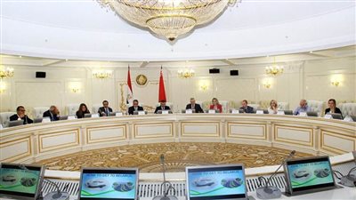 العناني يلتقي منظمي السياحة في بيلاروسيا