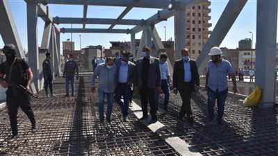محافظ البحبرة يتفقد الأعمال النهائية لكوبري مشاة إيتاي البارود