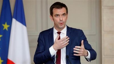 وزير الصحة الفرنسي: ارتداء الكمامات الطبية إلزاميا 