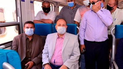 محافظ أسيوط يشهد انطلاق أحد القطارات الجديدة عالية المستوى بمحطة السكة الحديد