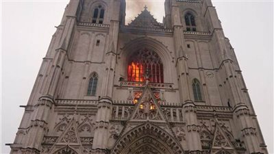 اندلاع حريق ضخم في كاتدرائية نانت التاريخية غرب فرنسا