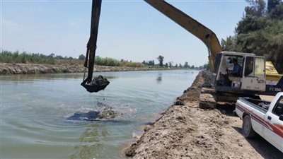 استمرار أعمال إحلال وتجديد كباري مصرف امتداد سيدي عيسى بالبحيرة