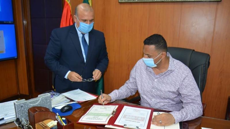 الدكتور أيمن مختار