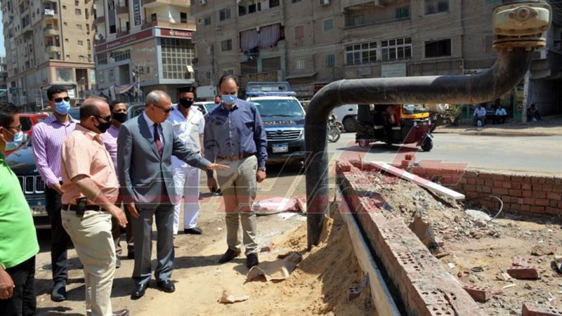 محافظ القليوبية أثناء