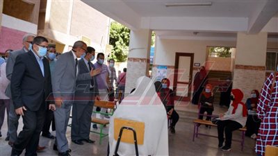 محافظ القليوبية يتفقد امتحانات الثانوية العامة بمدرسة في بنها