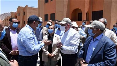 رئيس الوزراء يتفقد مشروع الصوب الزراعية بسانت كاترين