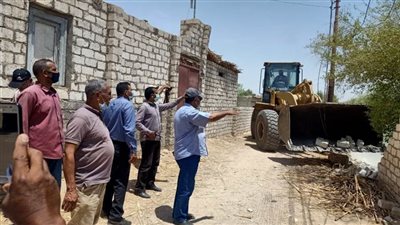 تنفيذ 17 قرار إزالة خلال حملة بمركز أبنوب