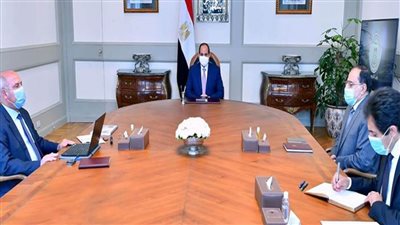 الرئيس السيسي  يوجه بأن تصبح منظومة المحاور والطرق الجديدة بمثابة شرايين تنمية