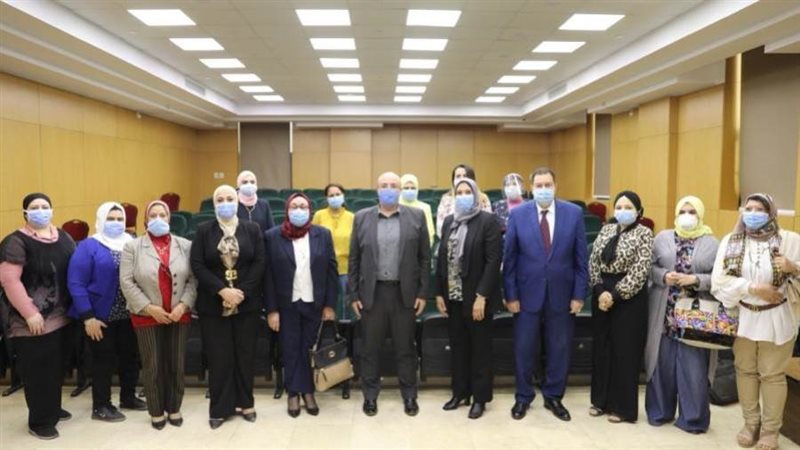 محافظ بنى سويف مع