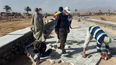 رئيس مدينة الطور يتابع إضاءة ممشى 