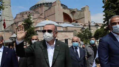 كاهن إيطالي يشن هجوما عنيفا على أردوغان