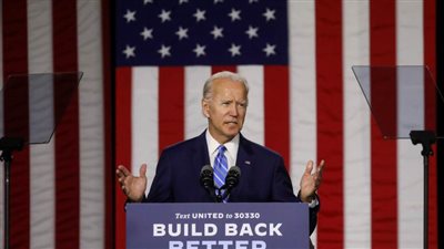 بايدن يستعد لاختيار نائبة له