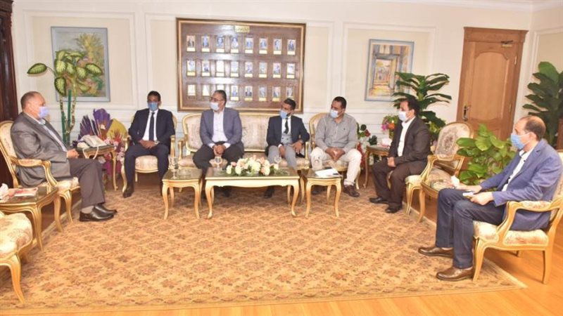 محافظ أسيوط يلتقى