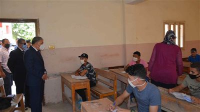 محافظ المنيا يتابع امتحانات الدبلومات الفنية بالعدوة ونائبه يتفقد اللجان بالمنيا